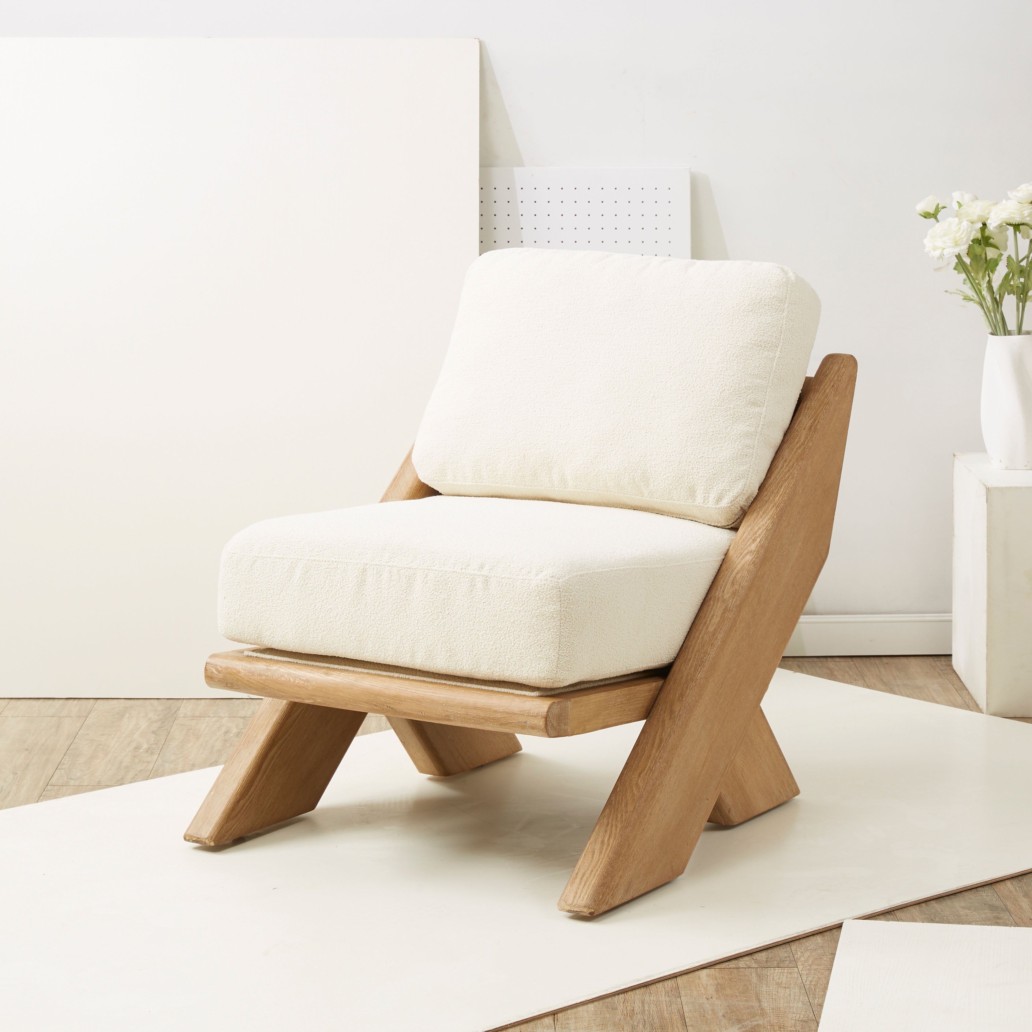 FAUTEUIL D'ACCENT À CADRE EN BOIS VIVIEN